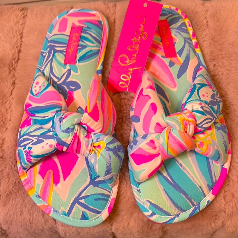 Lilly Pulitzer Pink and Green Pool Slippers Vibrant Tropical Design Size. S/M